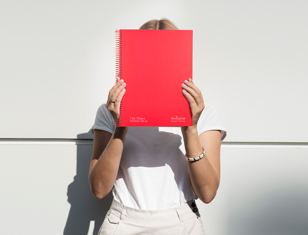 CUADERNO ESPIRAL NAVIGATOR A4 TAPA DURA 80H 80GR CUADRO 4MM CON MARGEN ROJO