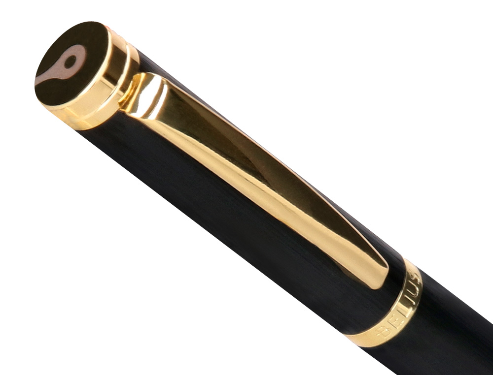 BOLIGRAFO Y ESTUCHE BELIUS PASSION DOR ALUMINIO TEXTURA CEPILLADA COLOR NEGRO Y DORADO TINTA AZUL CAJA DISEO